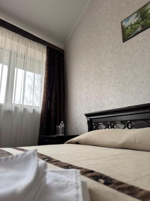 Charivna Taistra Bed and Breakfast Brovary Exteriör bild