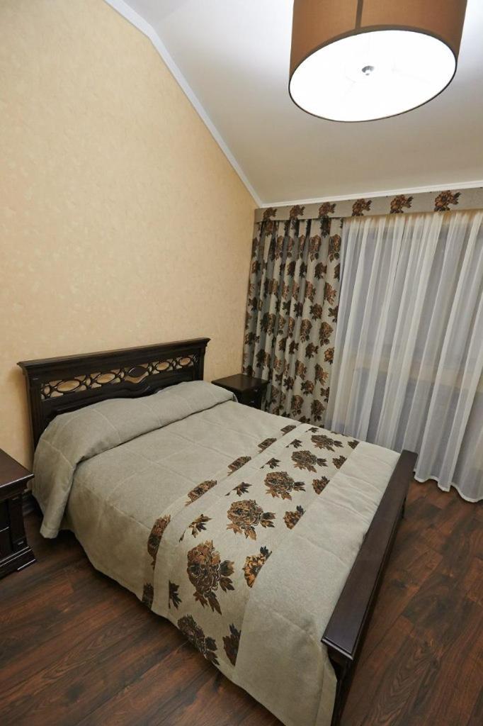 Charivna Taistra Bed and Breakfast Brovary Exteriör bild